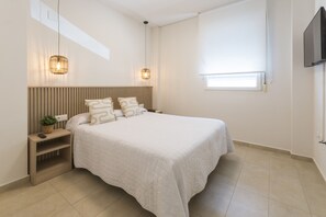 2 室のベッドルーム、アイロン / アイロン台、WiFi (無料)、ベッドシーツ