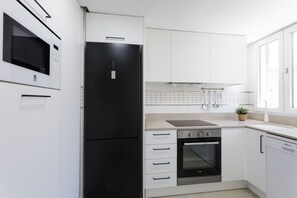 Refrigerador, microondas, horno y lavavajillas 