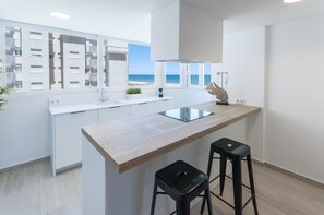 Kjøleskap, mikrobølgeovn, ovn og oppvaskmaskin