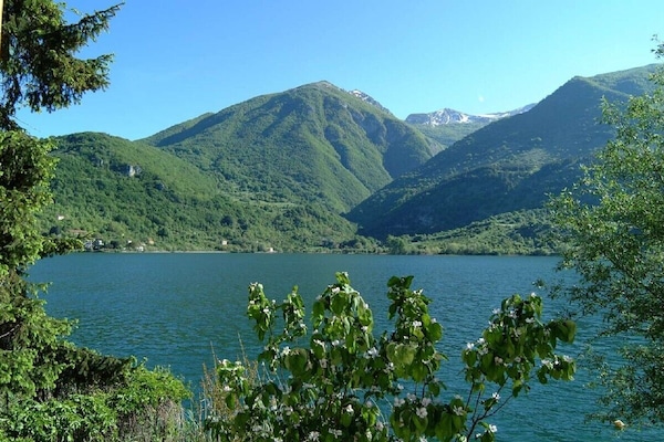 Le lac se trouve à seulement 10min à pied