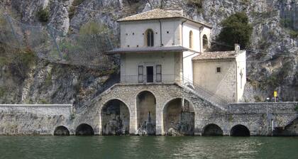 Town house with a terrace and fire place in Scanno.