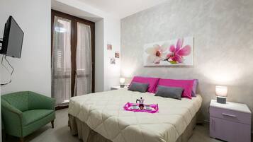 3 bedrooms, in-room safe, desk, soundproofing