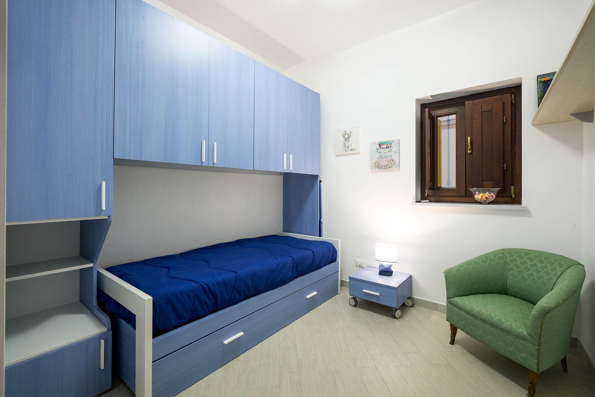 3 bedrooms, in-room safe, desk, soundproofing