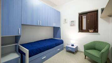 3 bedrooms, in-room safe, desk, soundproofing
