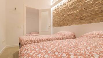 4 bedrooms, desk, iron/ironing board, free WiFi