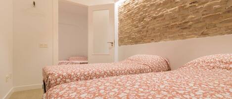 4 chambres, bureau, fer et planche à repasser, Wi-Fi gratuit