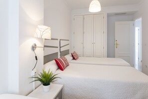 3 habitaciones, tabla de planchar con plancha y wifi gratis 
