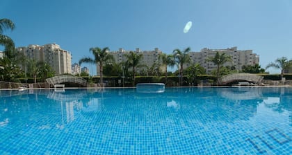 AG EDEN 9/2/4 Huoneistossa on uima-allas / wifi / BBQ. Moderni sisustus. Ihanteellinen perheille.