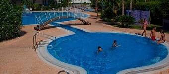 Condo with swimming pools / wifi / BBQ. Modern decoration - only families