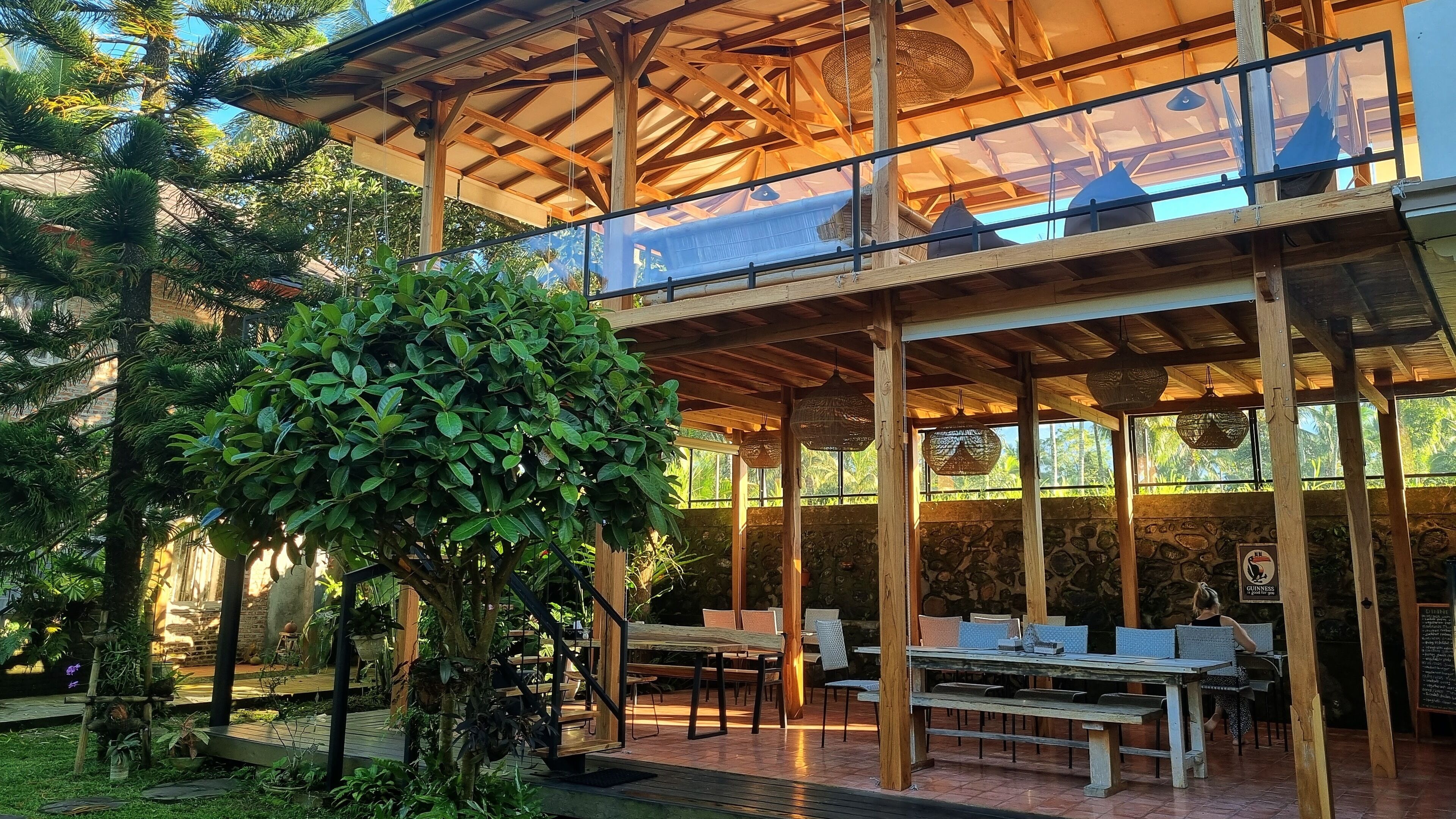 供应早餐、午餐和晚餐，花园景观