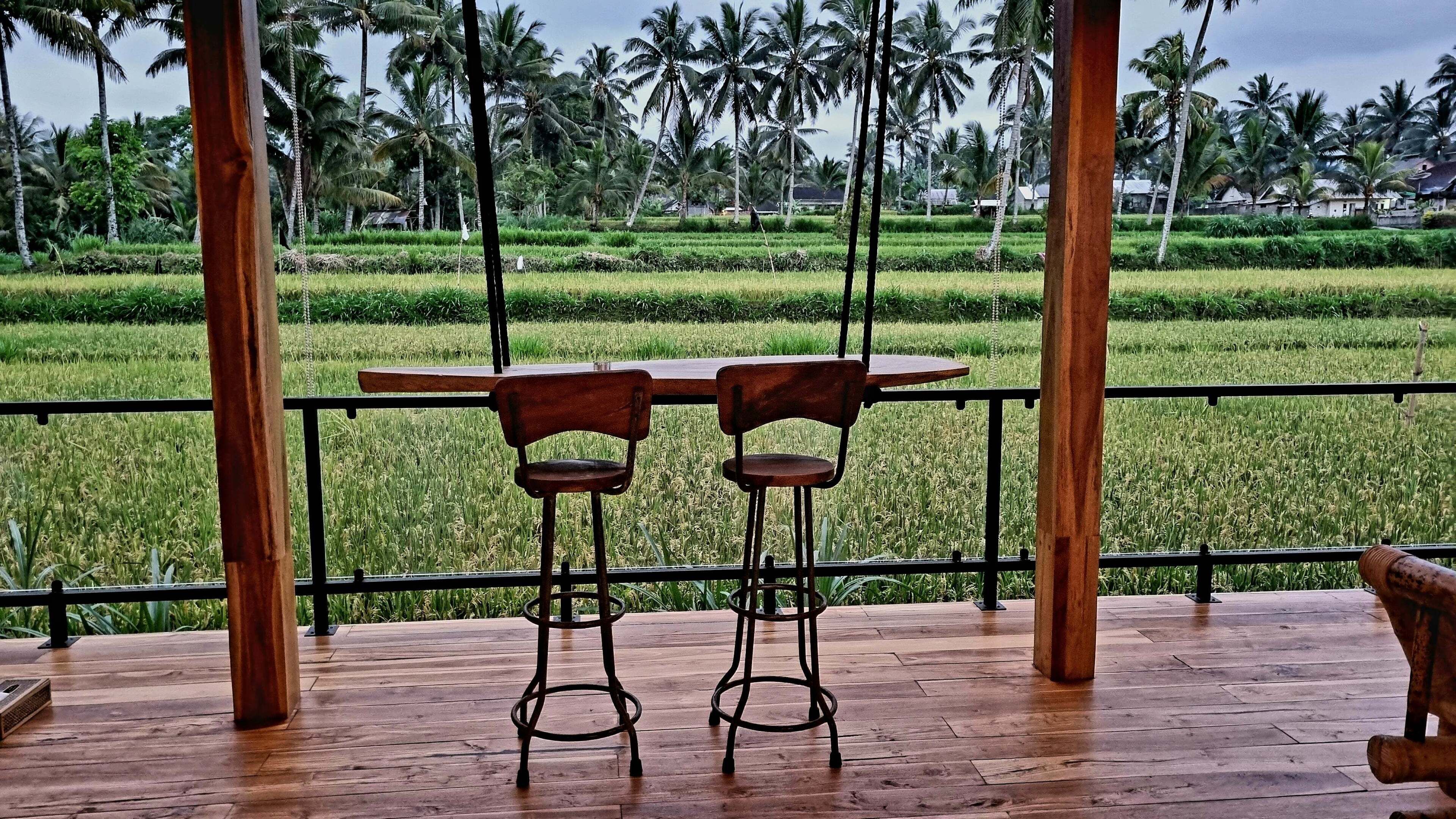 Breakfast, lunch, dinner served; garden views 