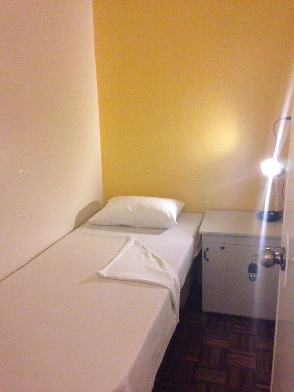Free WiFi, bed sheets