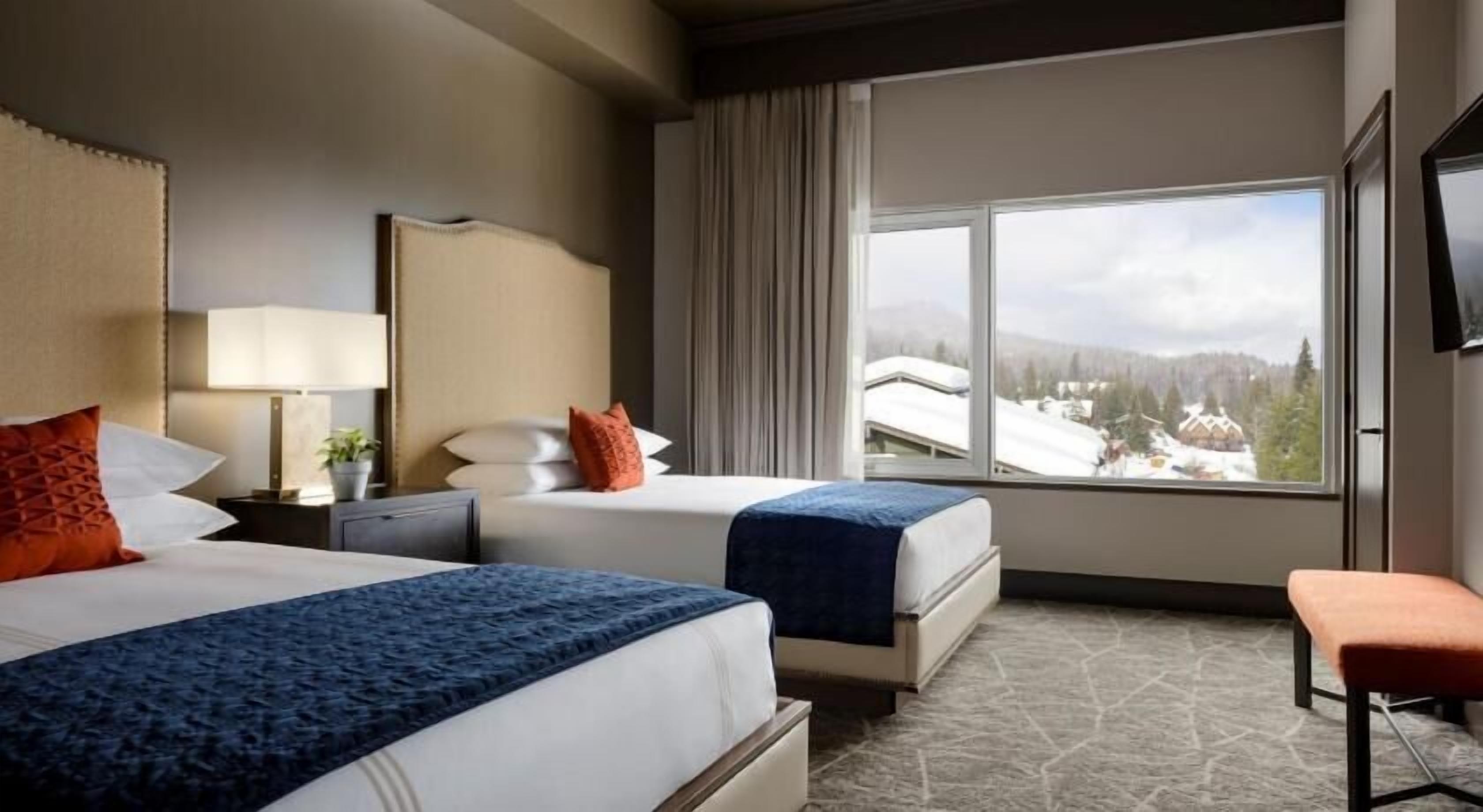 Egyptian cotton sheets, premium bedding, in-room safe, laptop workspace