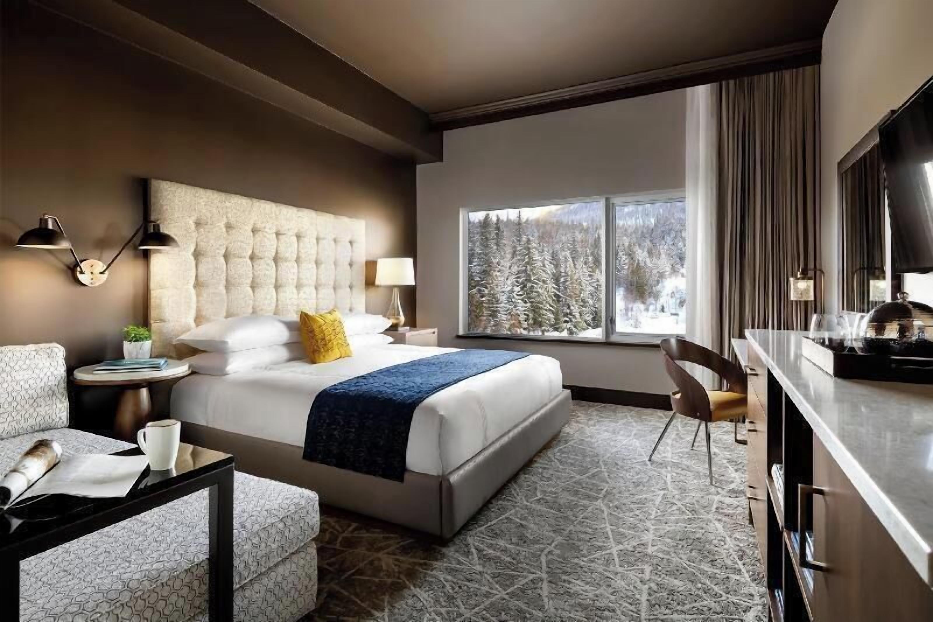 Egyptian cotton sheets, premium bedding, in-room safe, laptop workspace