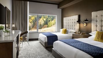 Egyptian cotton sheets, premium bedding, in-room safe, desk