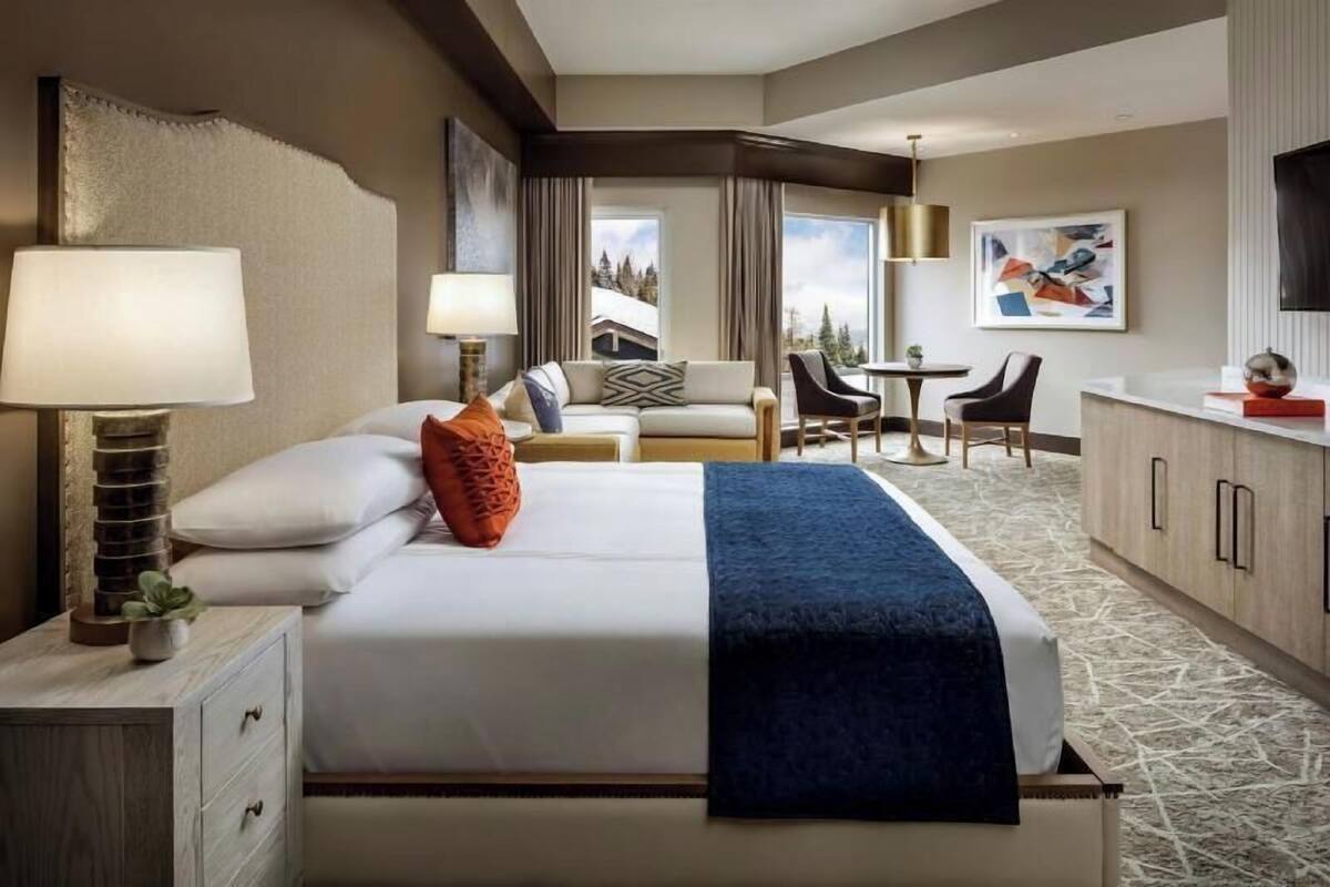 Egyptian cotton sheets, premium bedding, in-room safe, laptop workspace