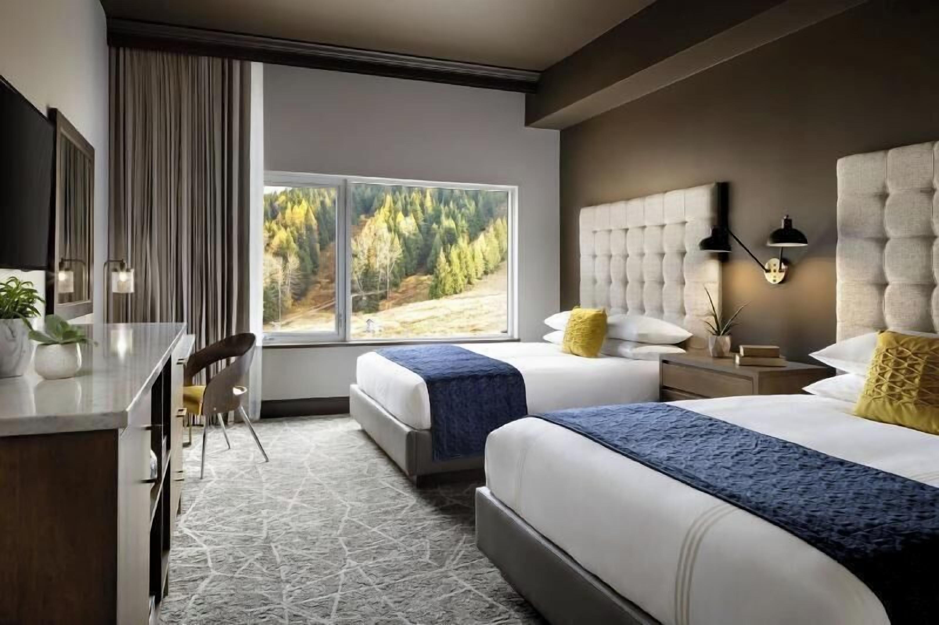 Egyptian cotton sheets, premium bedding, in-room safe, laptop workspace