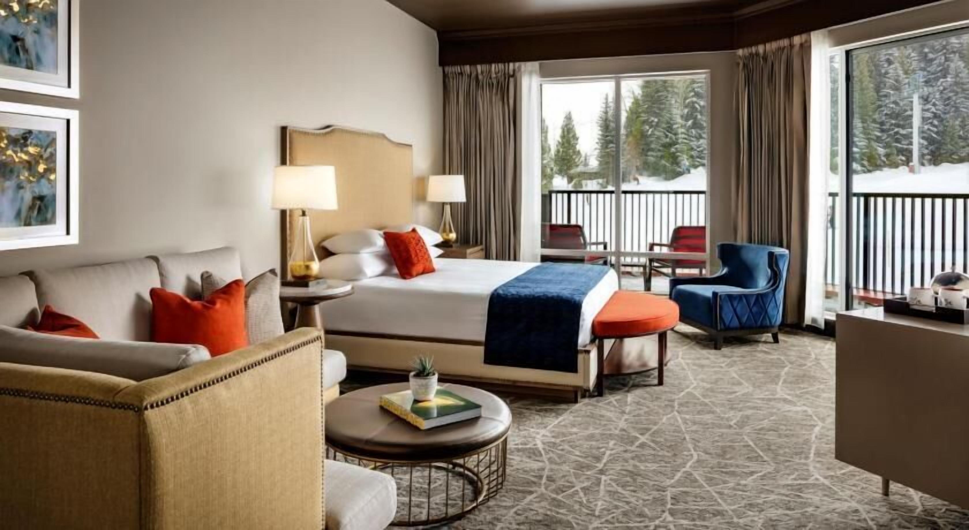 Egyptian cotton sheets, premium bedding, in-room safe, laptop workspace