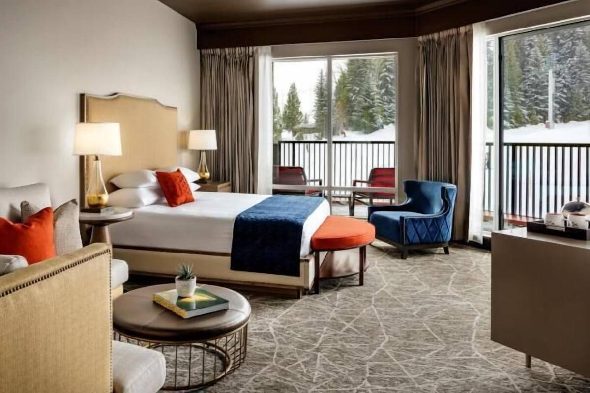 Egyptian cotton sheets, premium bedding, in-room safe, laptop workspace