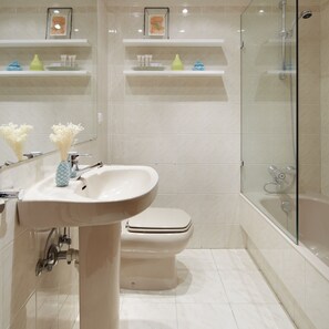 Hair dryer, towels - Playa de Ondarreta 2 by FeelFree Rentals (San Sebastián)