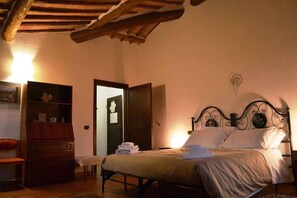 6 habitaciones, escritorio, tabla de planchar con plancha y wifi gratis