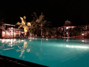 Kolam renang outdoor