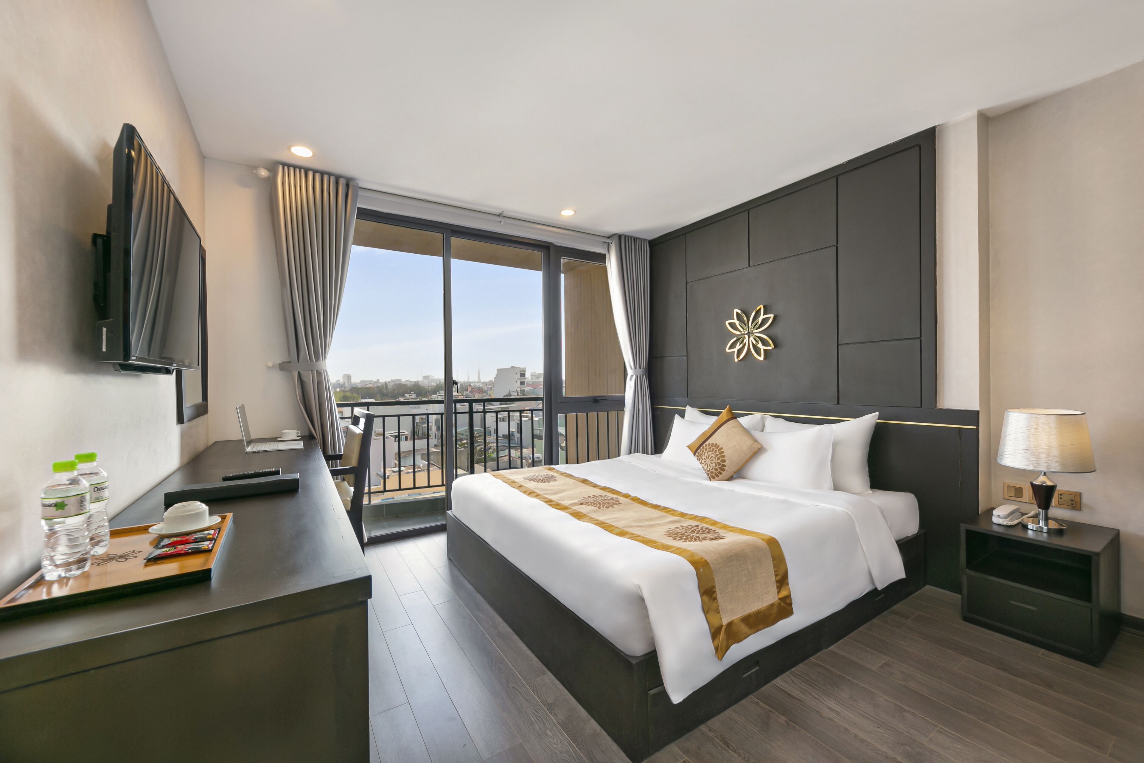 Apartment, 1 Bedroom | Minibar, in-room safe, desk, soundproofing