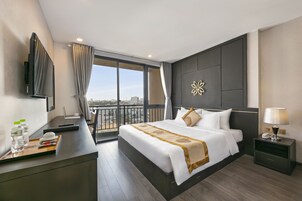 Apartment, 1 Bedroom | Minibar, in-room safe, desk, soundproofing