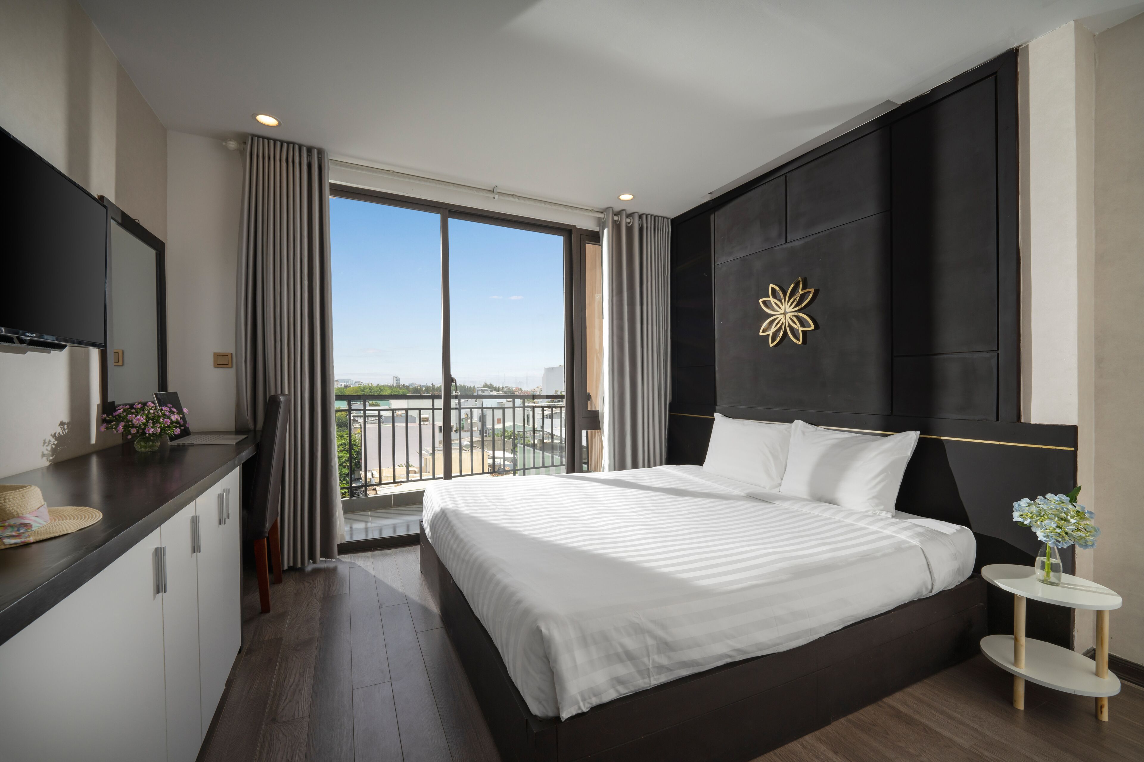 apartment, 1 bedroom | minibar, in-room safe, desk, soundproofing