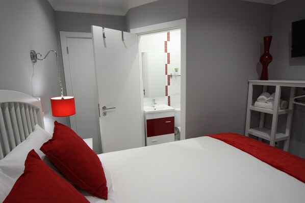 1 chambre, fer et planche à repasser, Wi-Fi gratuit, draps fournis