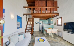 Télévision à écran plat, cheminée, console de jeux vidéo, chaîne hi-fi