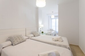 3 habitaciones, tabla de planchar con plancha y wifi gratis 