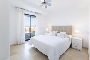 3 dormitorios, tabla de planchar con plancha, wifi gratis y ropa de cama