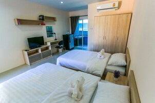 Standard Twin Room | Desk, blackout drapes, free WiFi