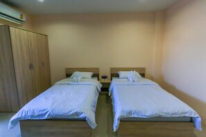 Standaard Twin kamer | Een bureau, verduisterende gordijnen, gratis wifi