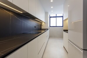 Refrigerador, microondas, horno y lavavajillas 