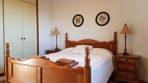 3 bedrooms, in-room safe, iron/ironing board, travel crib