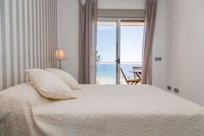 2 bedrooms, iron/ironing board, travel crib, free WiFi - Holiday apartment Javea Port (Javea / Xàbia)