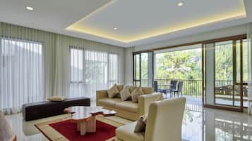 Family Villa, 6 Bedrooms | Living area | 32-inch TV with digital channels, DVD player