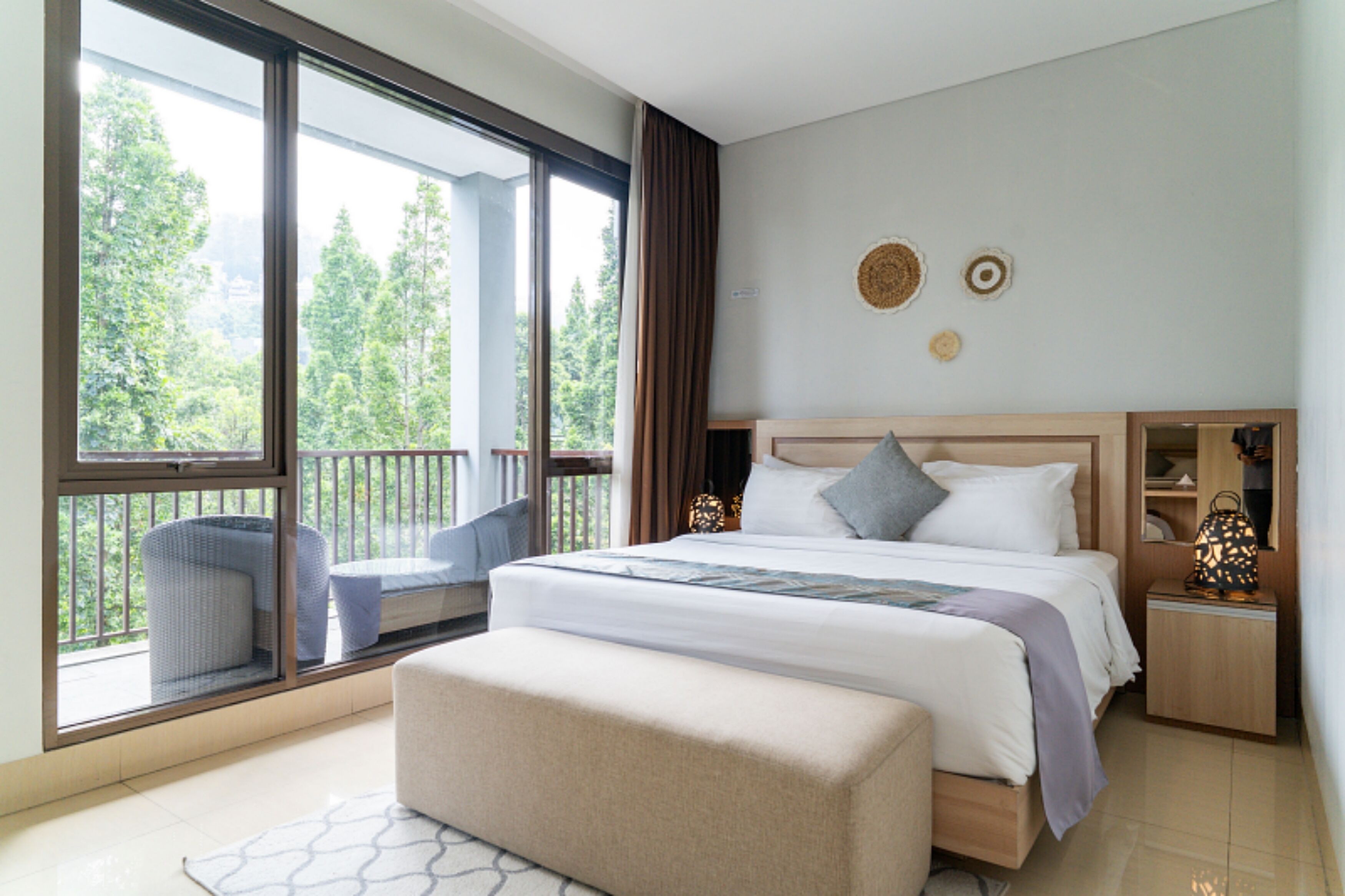 6 kamar tidur, setrika/meja setrika, Wi-Fi gratis, dan seprai linen