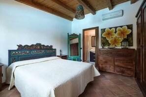 6 bedrooms, iron/ironing board, free WiFi, bed sheets