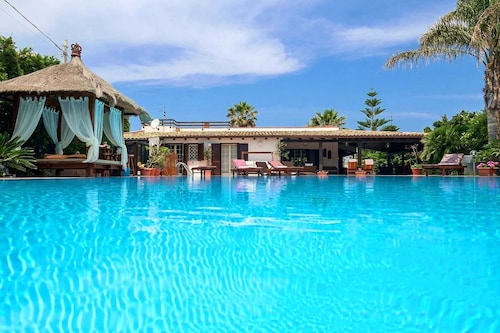 **** RUMAH SAYA ****   Balinese house by the sea