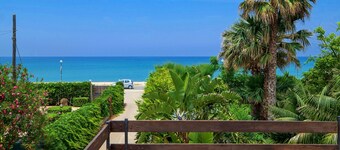 **** RUMAH SAYA ****    Balinese house by the sea