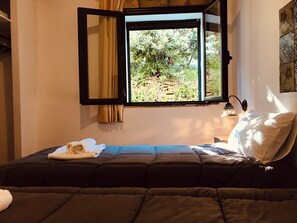 3 habitaciones, tabla de planchar con plancha, wifi y ropa de cama 