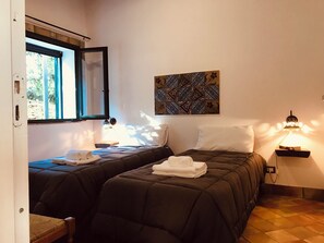 3 chambres, fer et planche à repasser, Wi-Fi, draps fournis