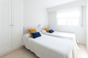 3 chambres, fer et planche à repasser, Wi-Fi gratuit, draps fournis