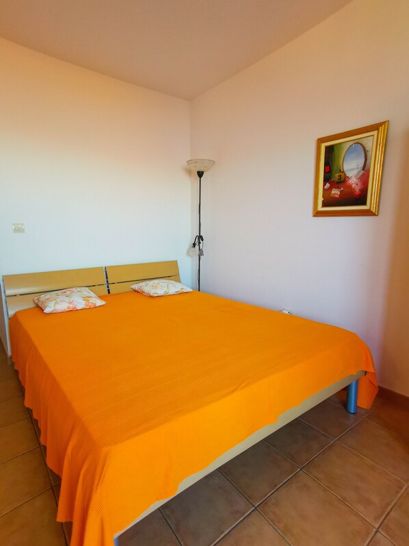 1 bedroom, iron/ironing board, Internet, bed sheets