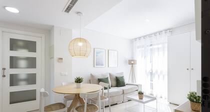 Apartment mit Büro-Küche. Moderne Einrichtung. Neben dem Hafen. WLAN – Reserviert für Familien.