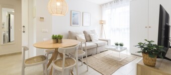 AG BEACH & PORT 3 Huoneisto, jossa keittiö. Moderni sisustus. Sataman vieressä. wifi 