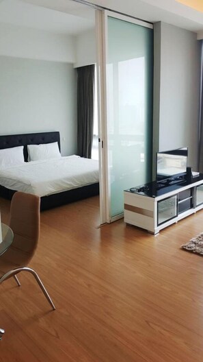 Iron/ironing board, free WiFi